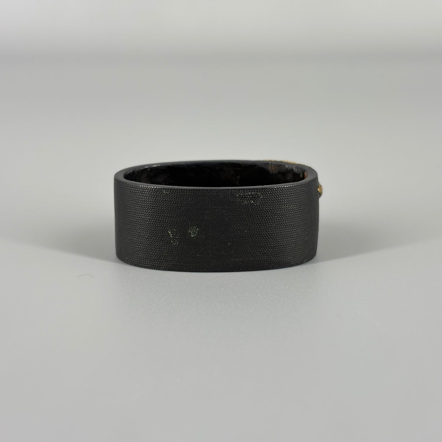 Red body, fish roe ground, Chinese lion pattern, rim