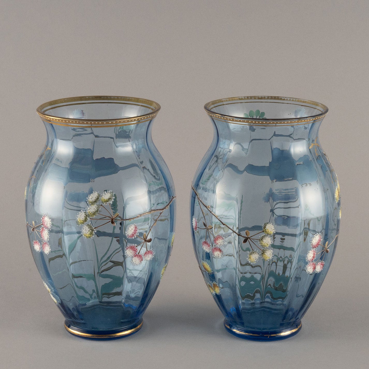 Vase with enameled flowers and birds pattern (pair)