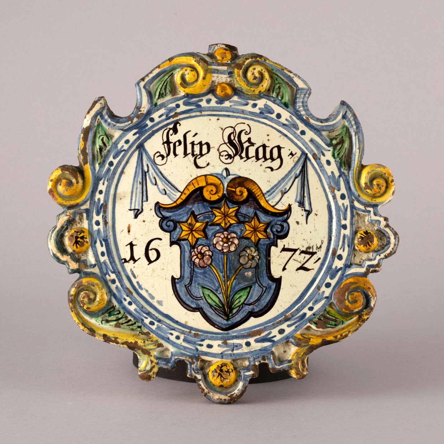 Maiolica "Emblem type ornament"