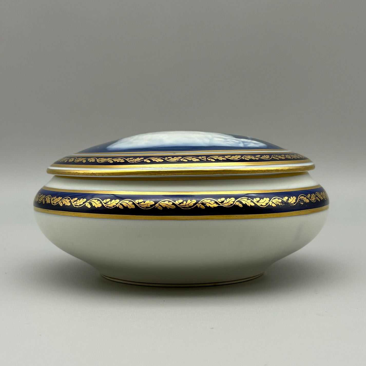 Limoges "Pate-sur-Pate accessory case"