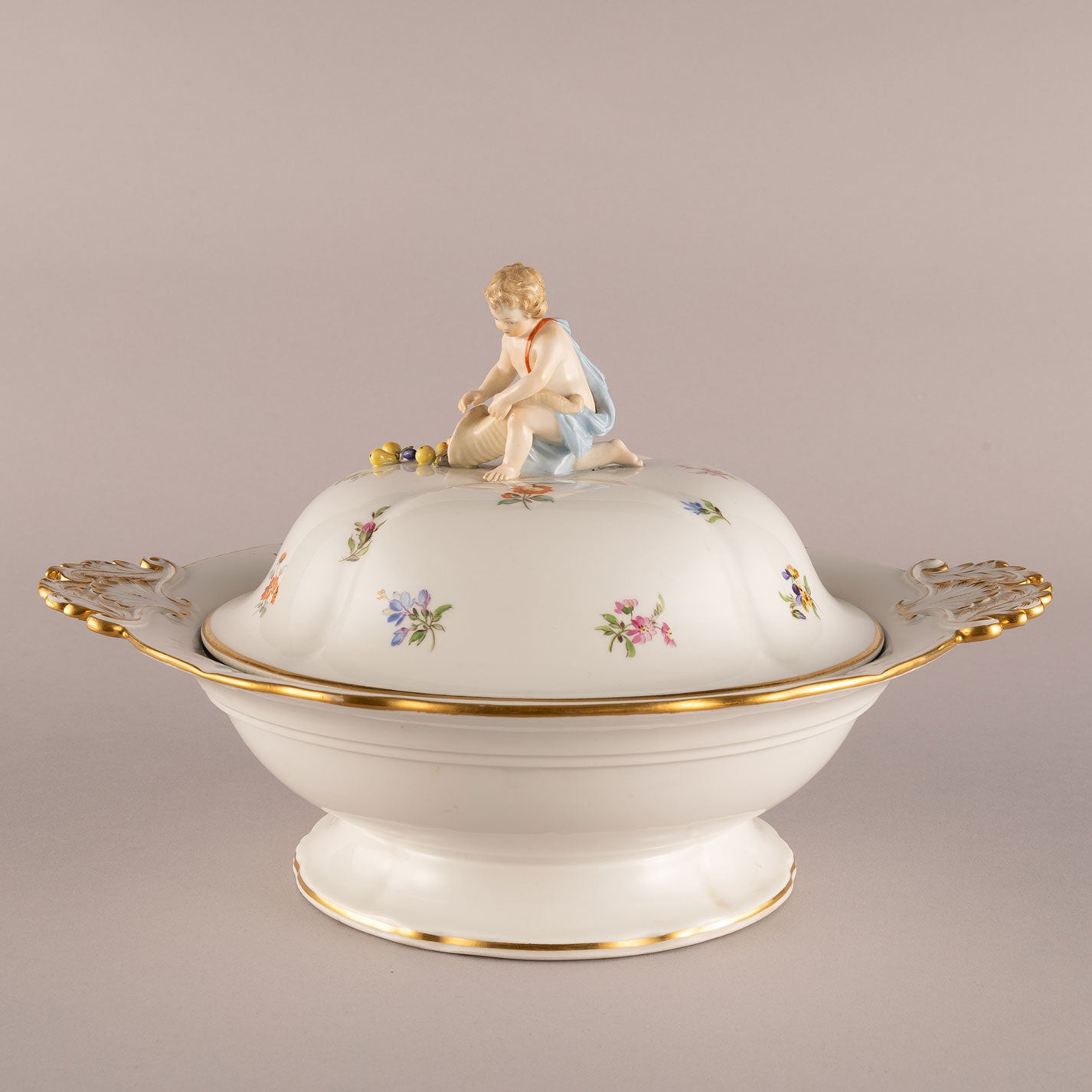 Meissen "Angels picture Tureen - Fruits"