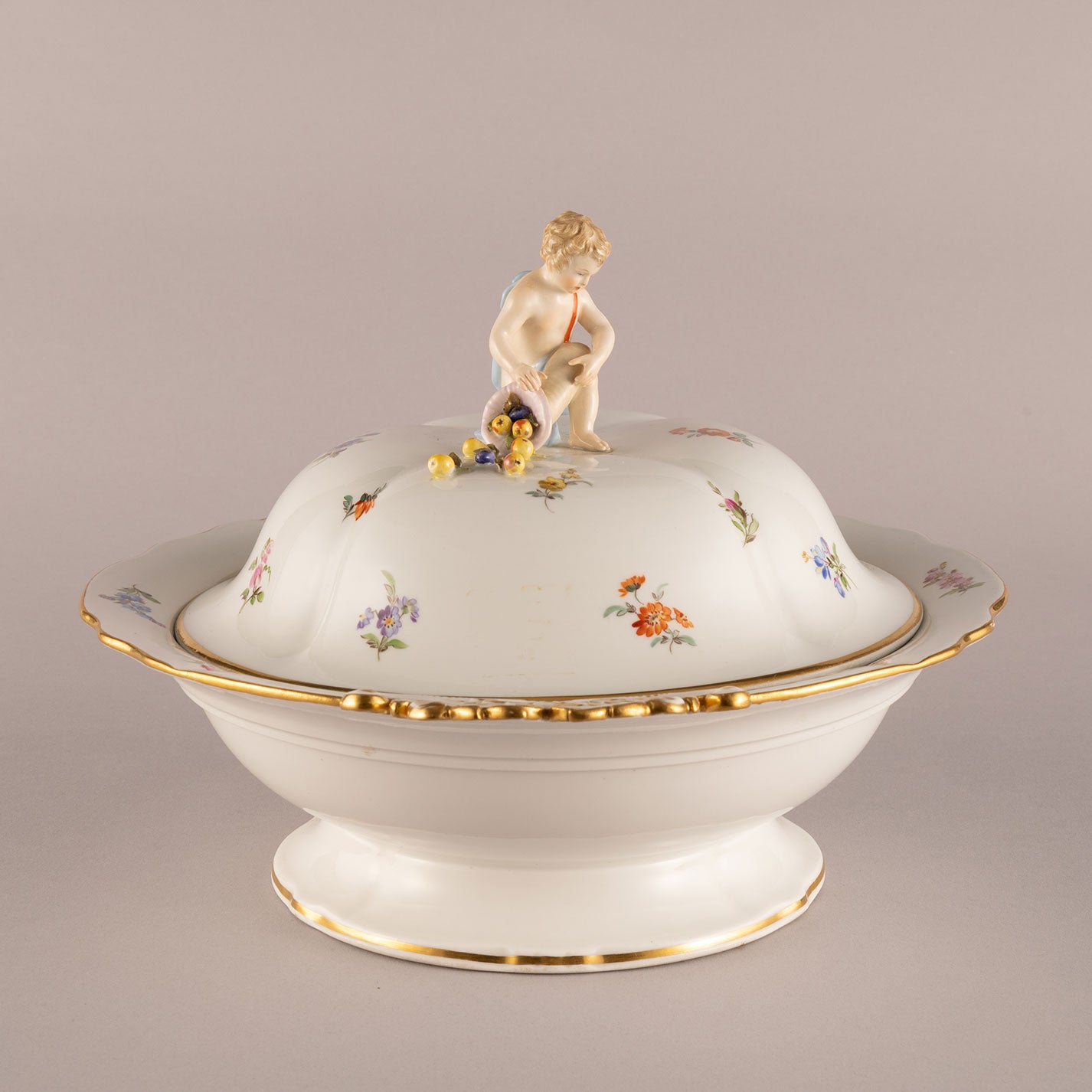Meissen "Angels picture Tureen - Fruits"