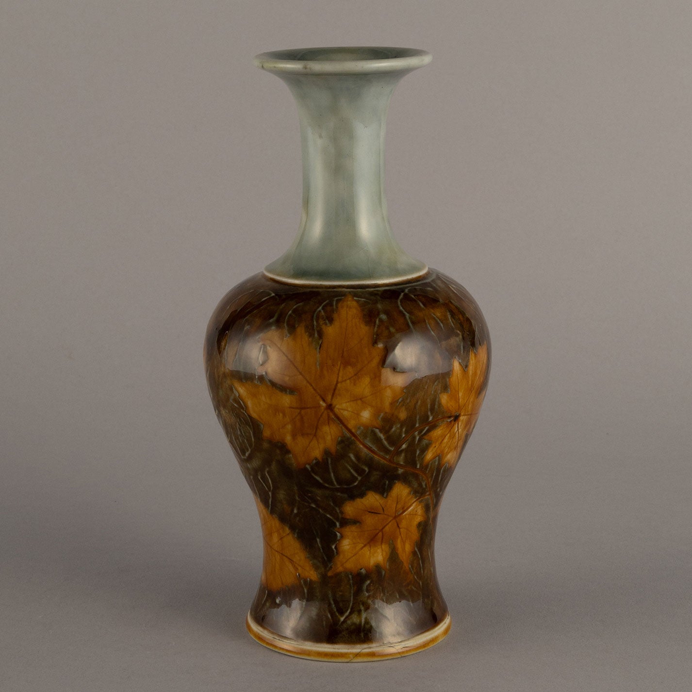 ROYAL DOULTON "Vase"