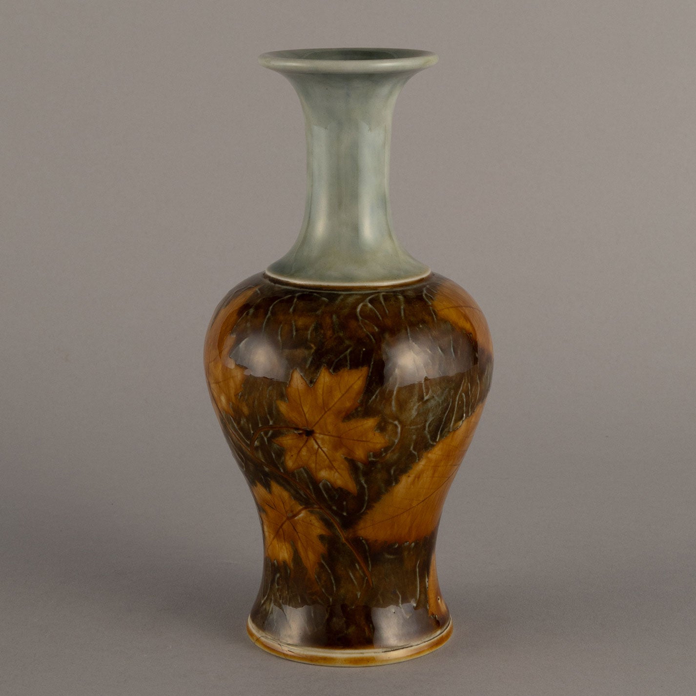 ROYAL DOULTON "Vase"