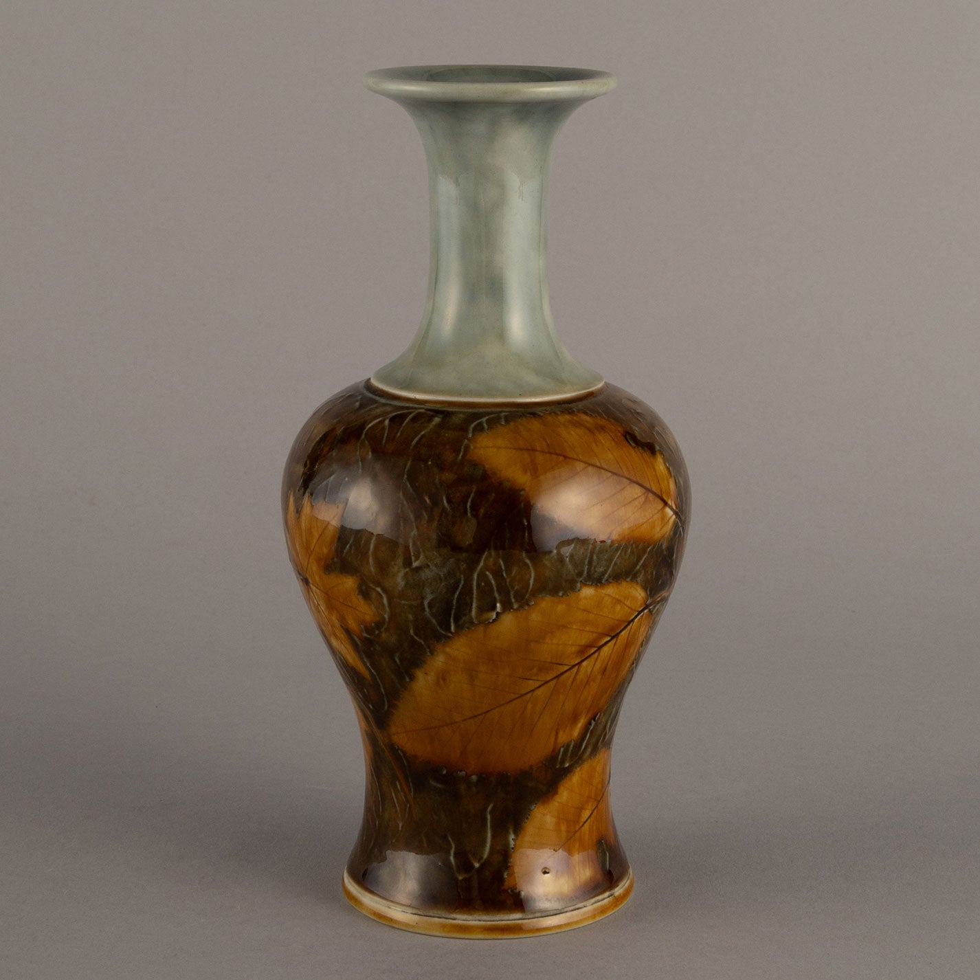 ROYAL DOULTON "Vase"