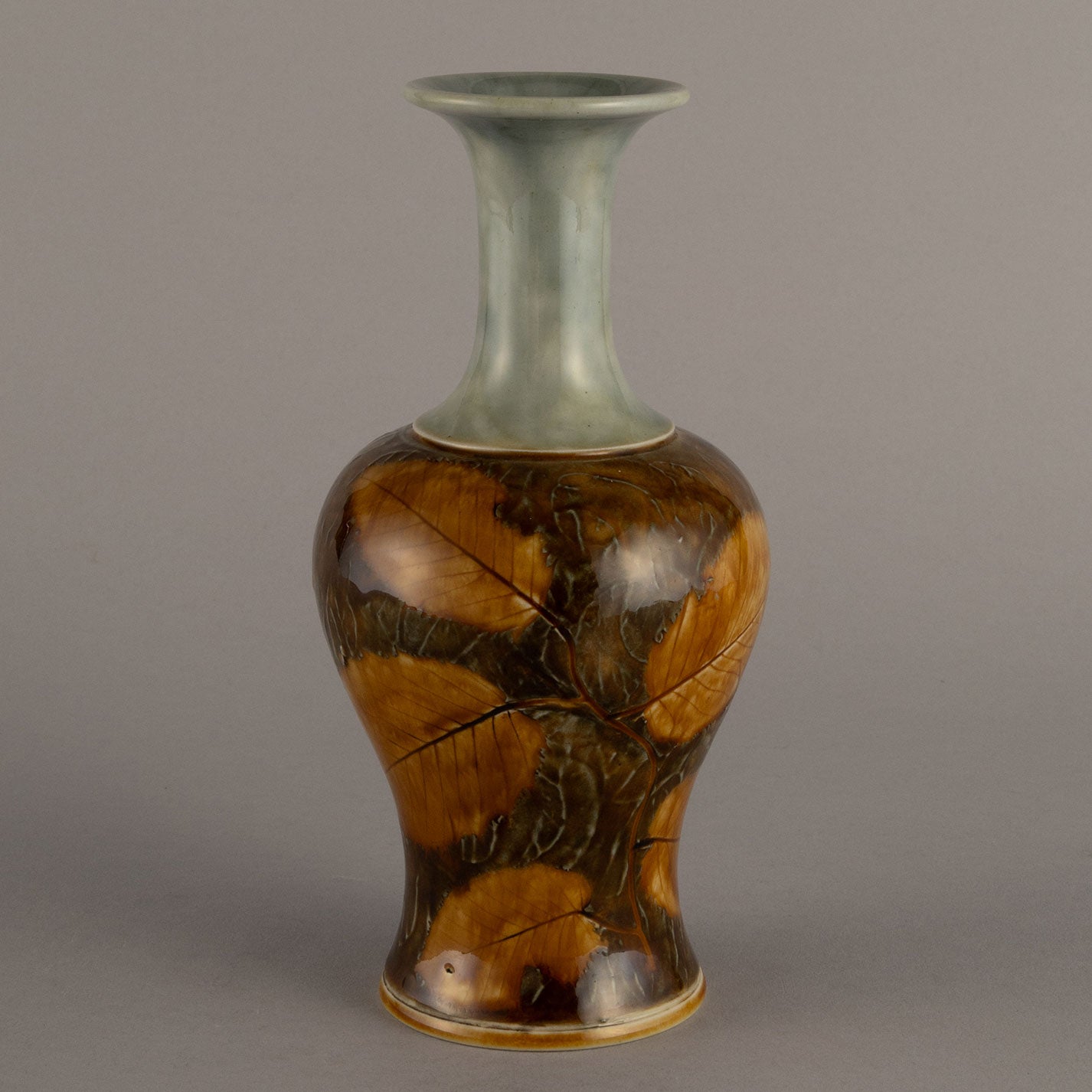 ROYAL DOULTON "Vase"