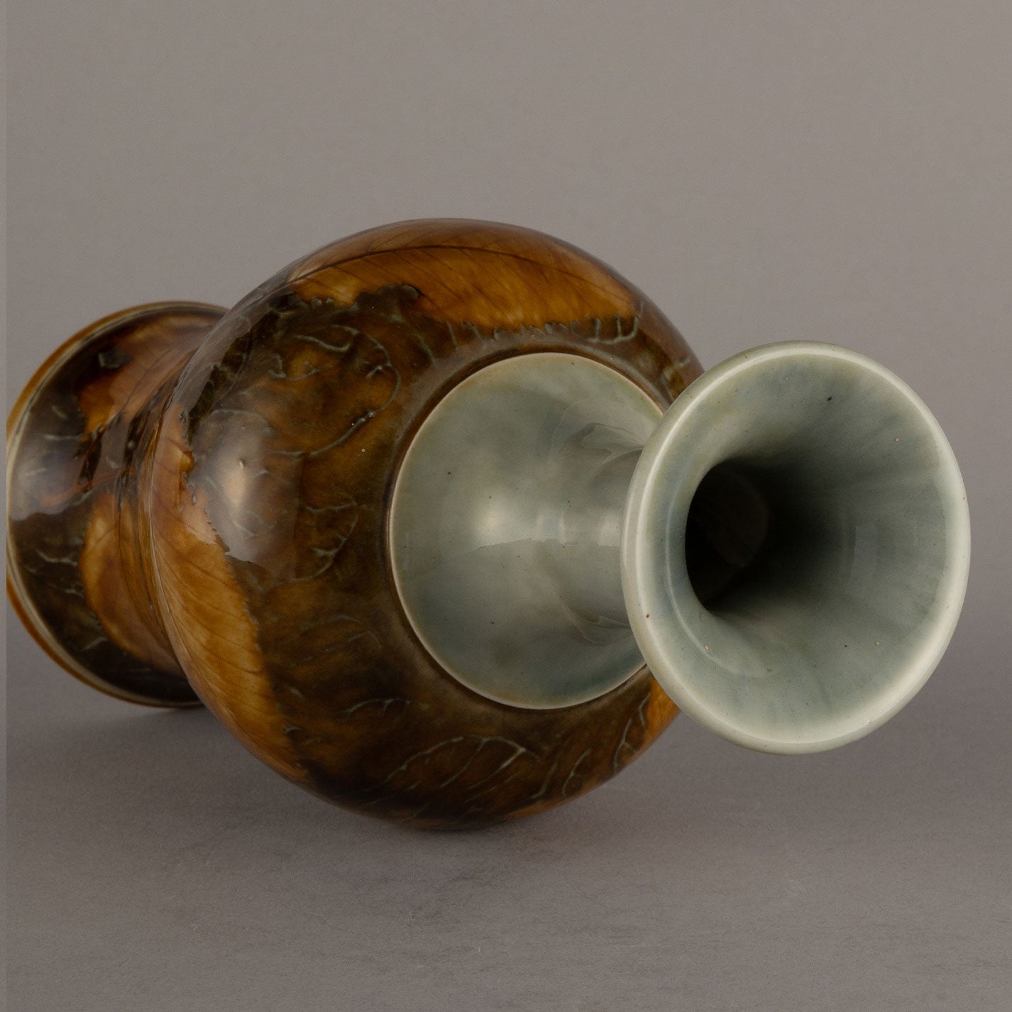 ROYAL DOULTON "Vase"