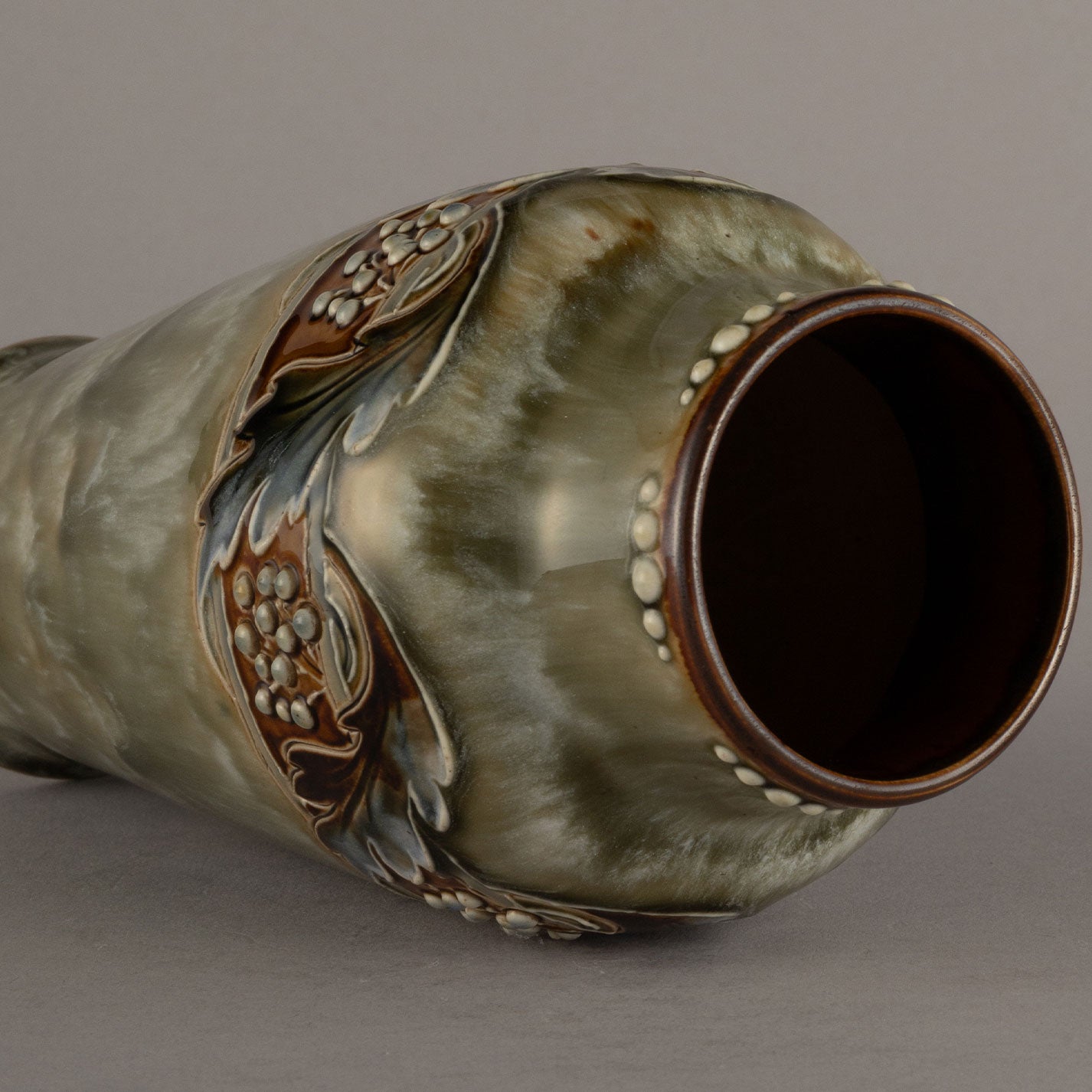 ROYAL DOULTON "Vase"