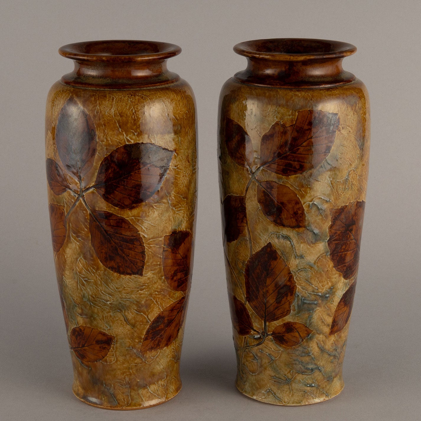 ROYAL DOULTON "Vase (Pair)"