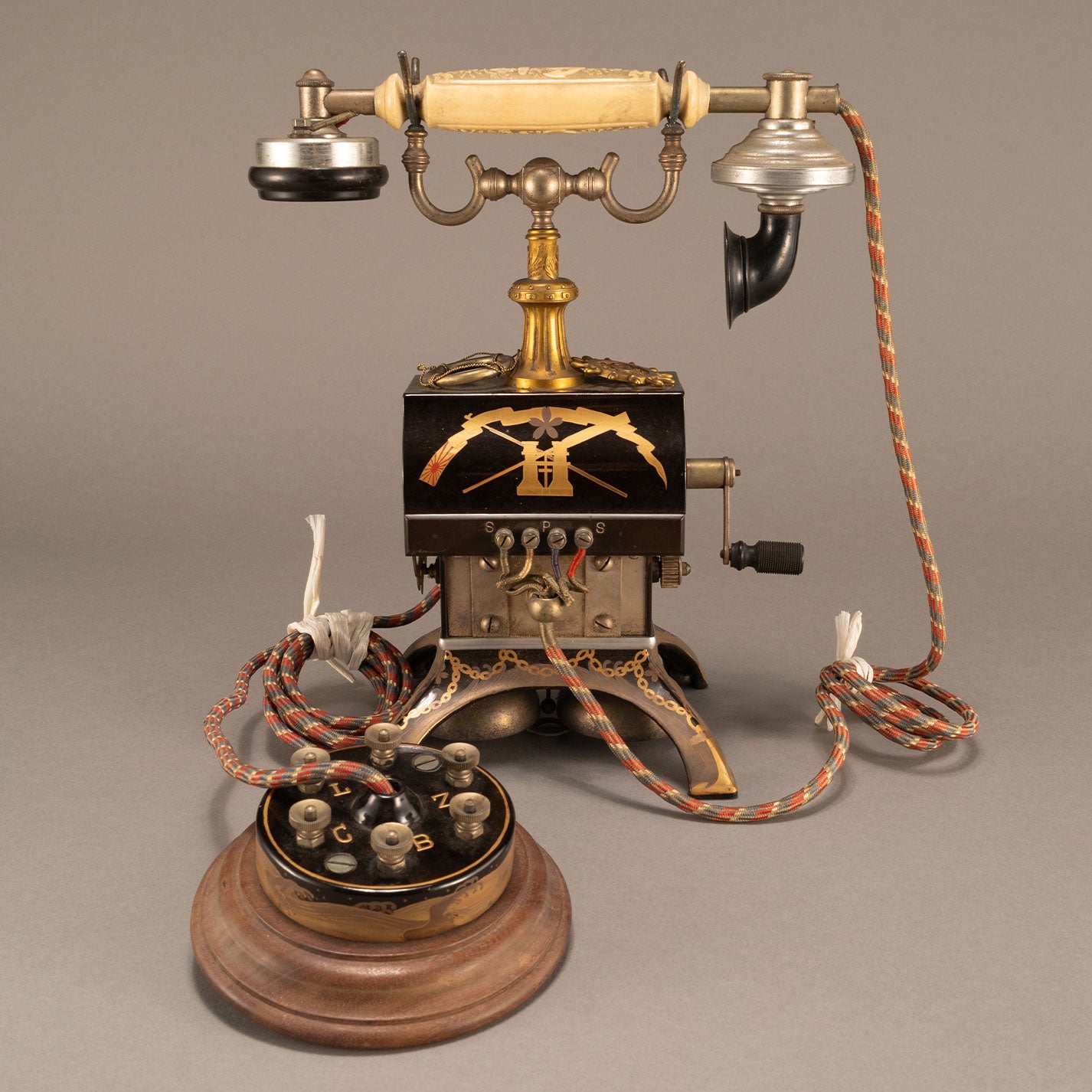 Delville magnetic type A desk phone