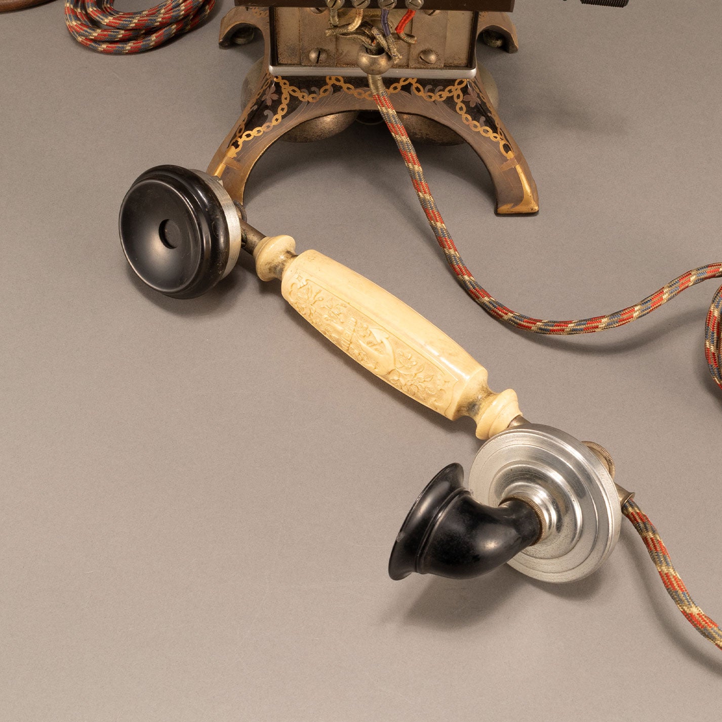 Delville magnetic type A desk phone