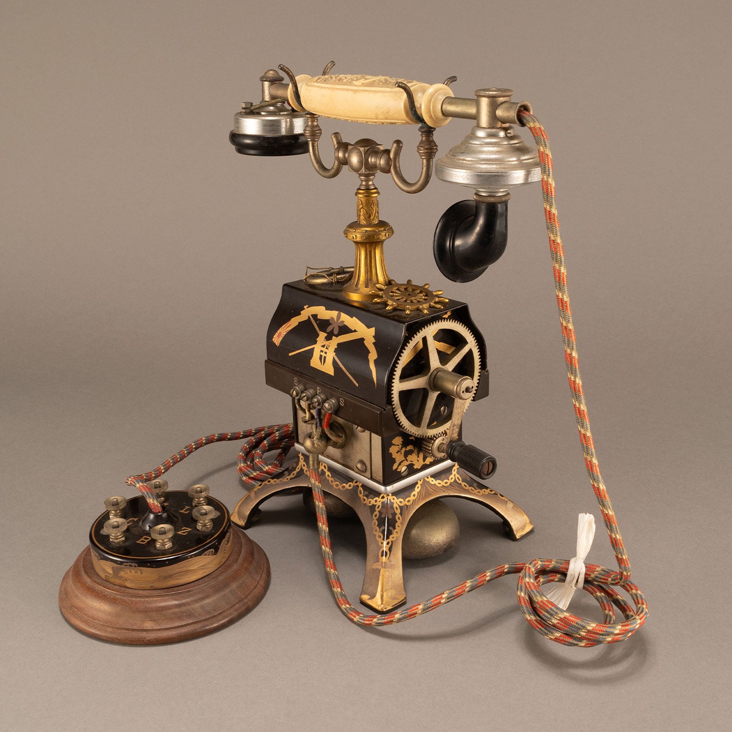 Delville magnetic type A desk phone