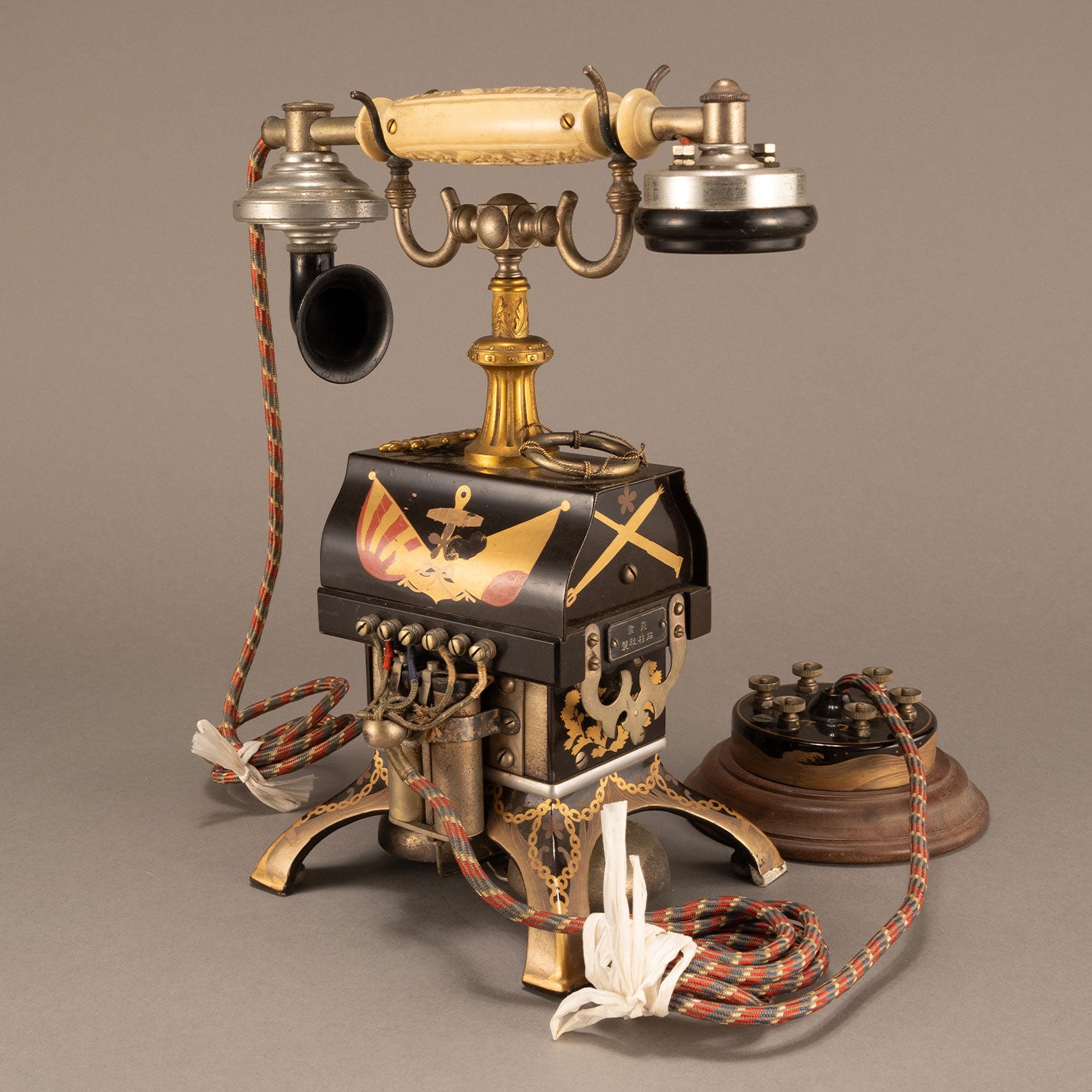 Delville magnetic type A desk phone