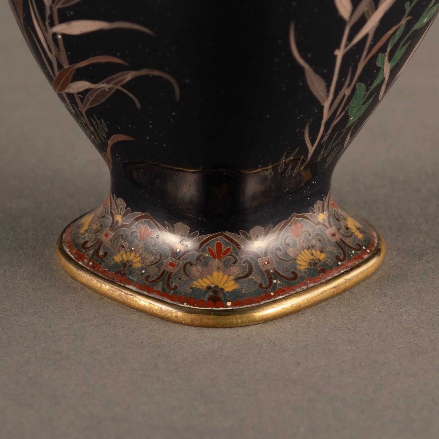 Enamel reed Flowers and crane vase