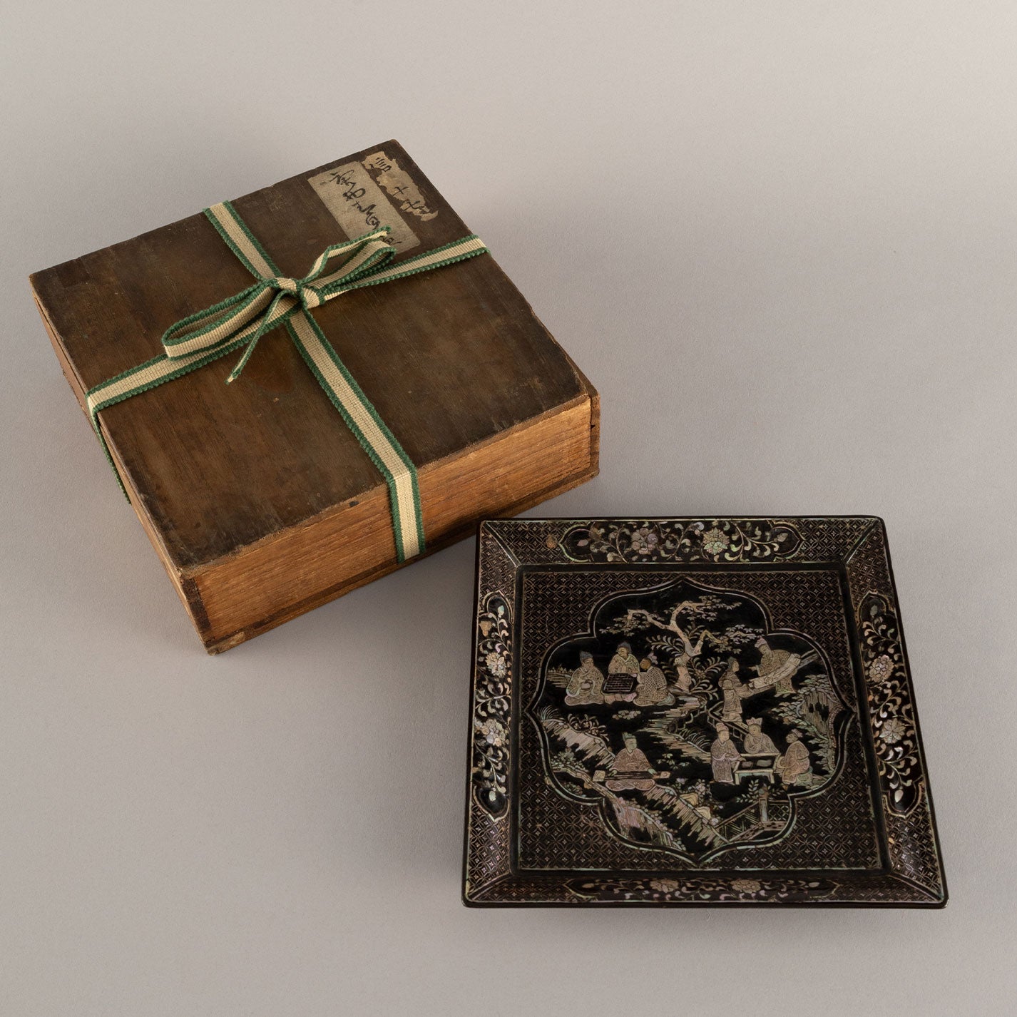 Mother of pearl four-sided tray with a depiction of nobles playing