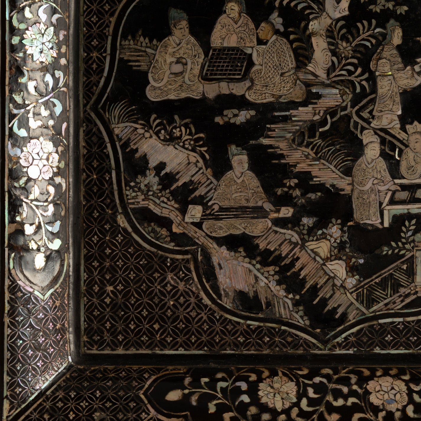 Mother of pearl four-sided tray with a depiction of nobles playing