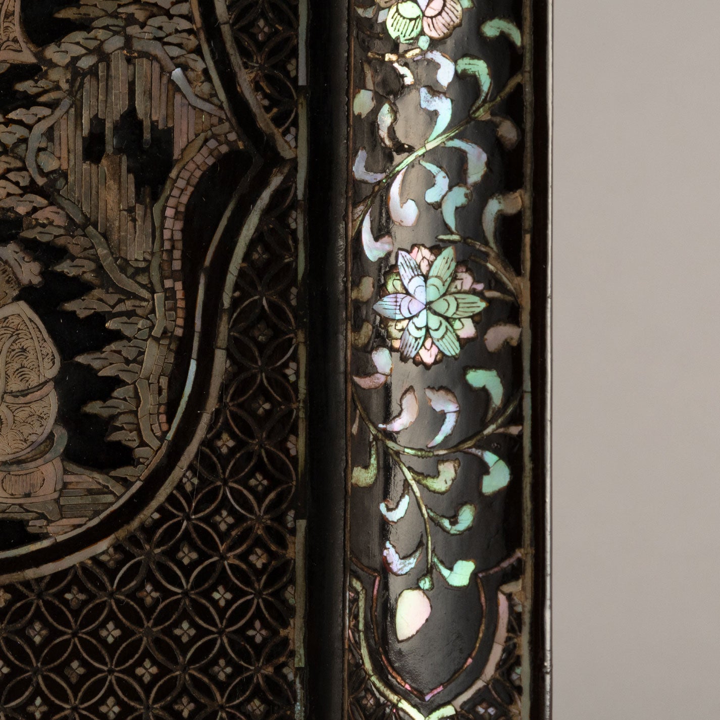 Mother of pearl four-sided tray with a depiction of nobles playing