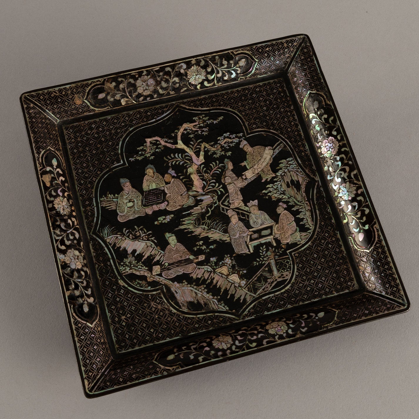 Mother of pearl four-sided tray with a depiction of nobles playing