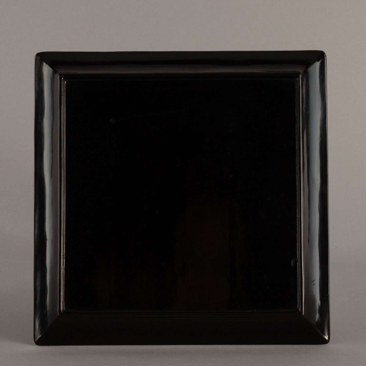 Mother of pearl four-sided tray with a depiction of nobles playing