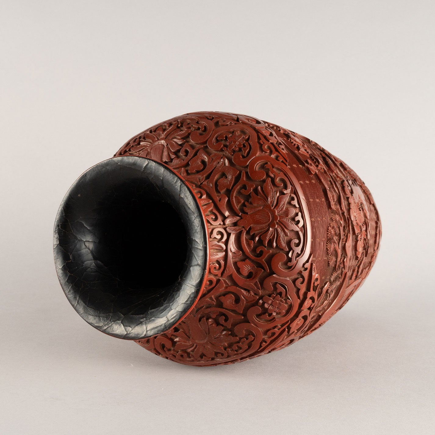 Vermilion-lacquered flower vase with landscape and tower design