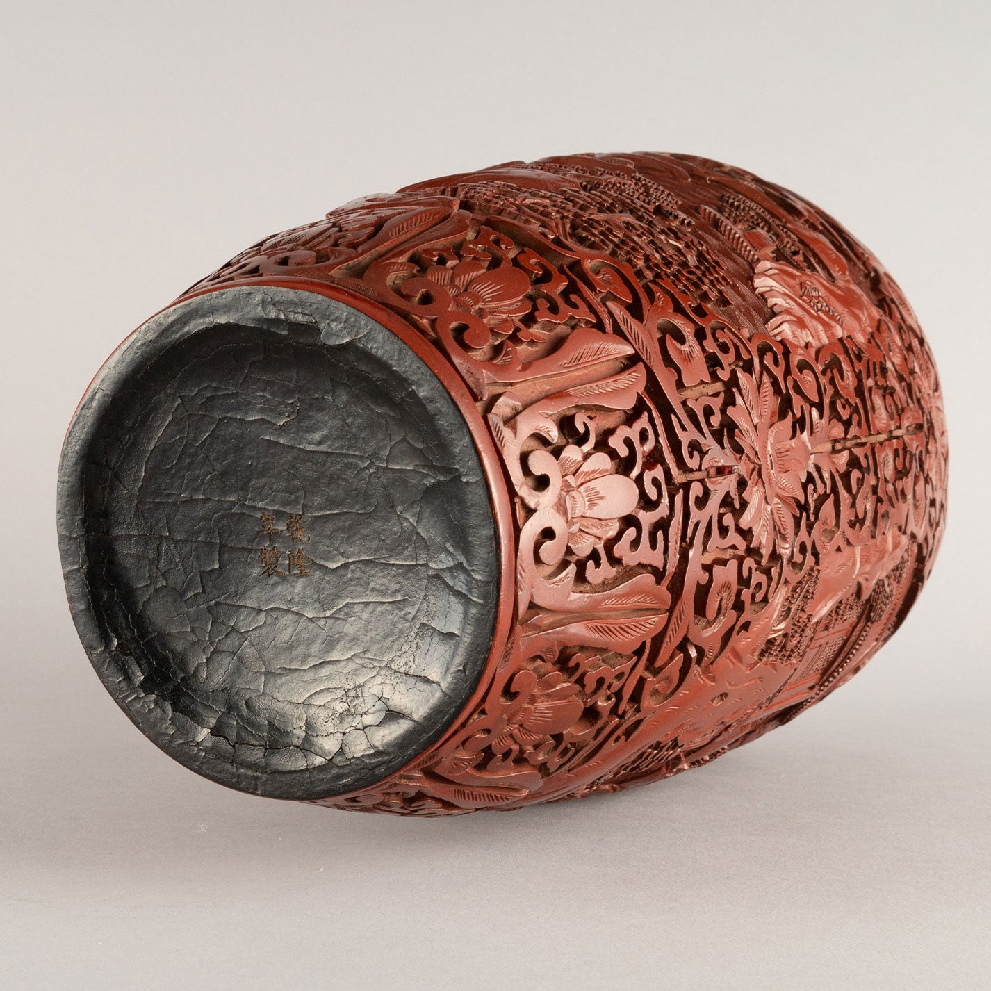 Vermilion-lacquered flower vase with landscape and tower design