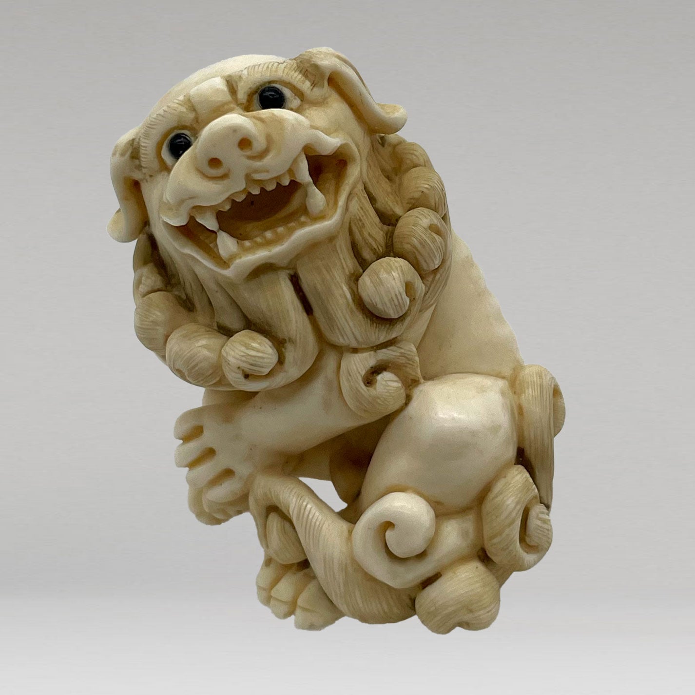象牙根雕 立獅