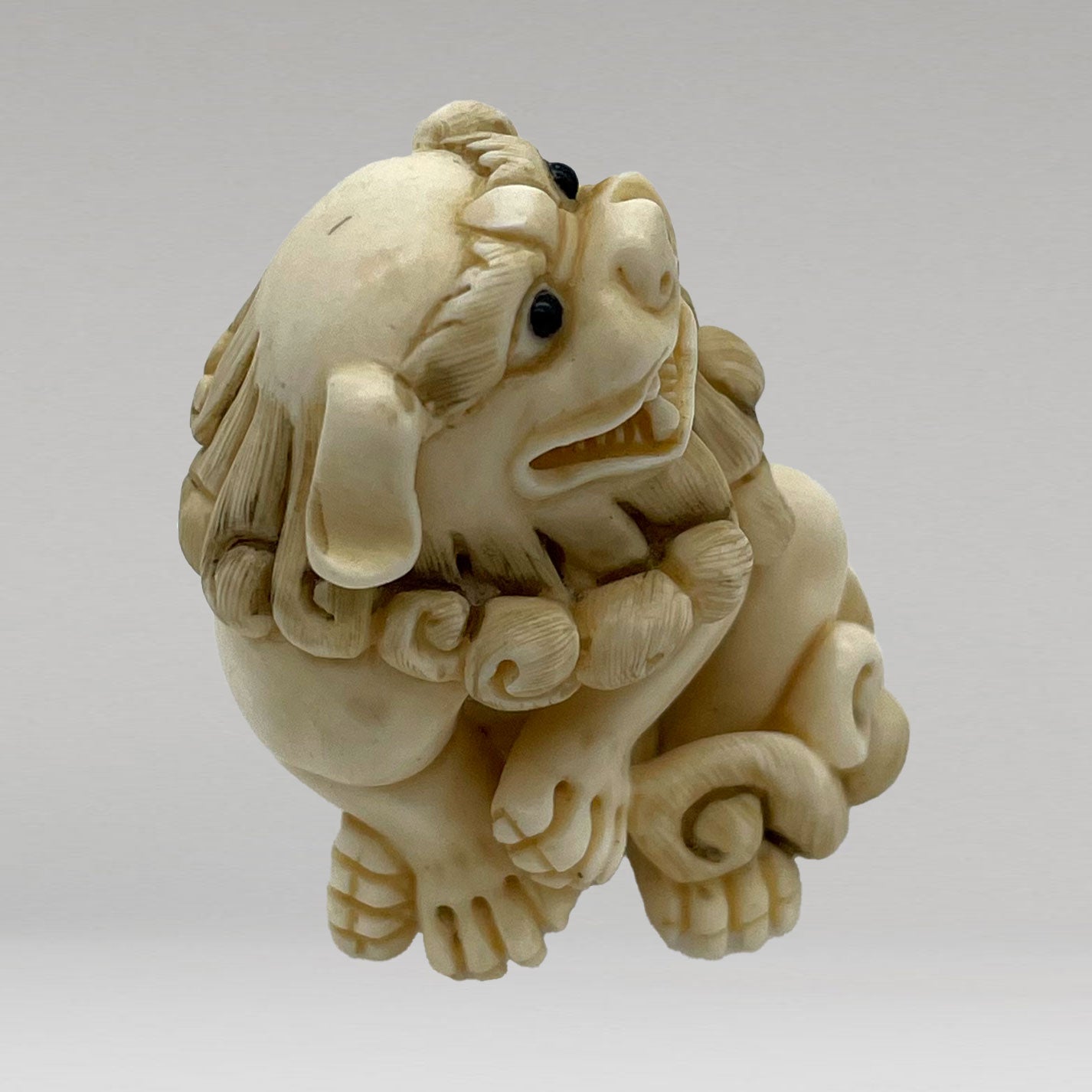 象牙根雕 立獅