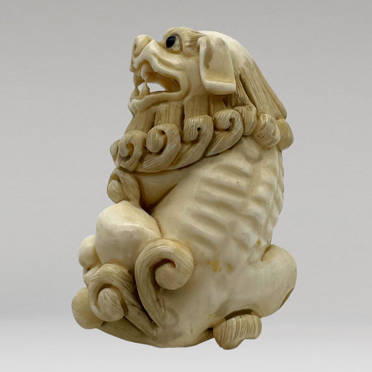 象牙根雕 立獅