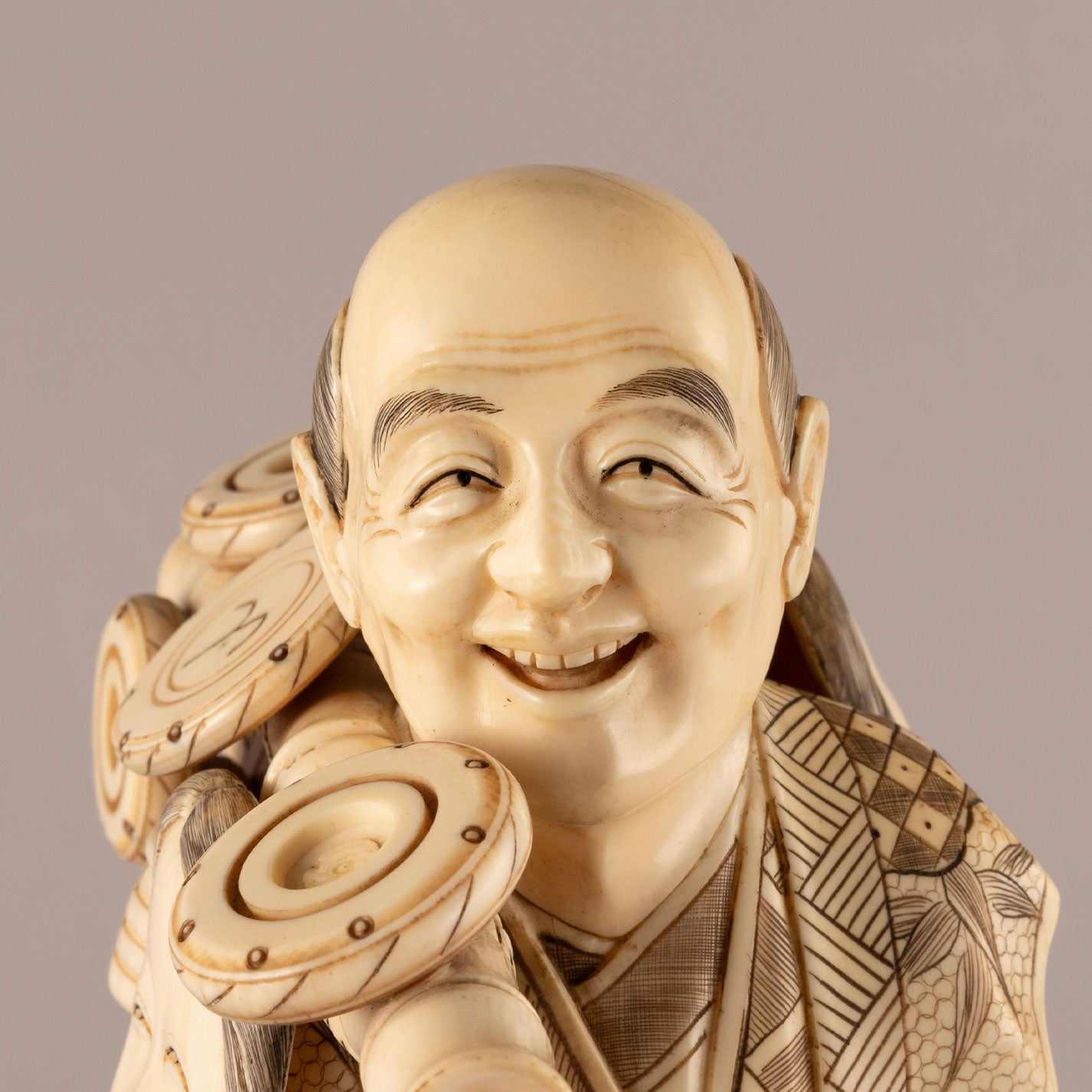 象牙製籠人擺件