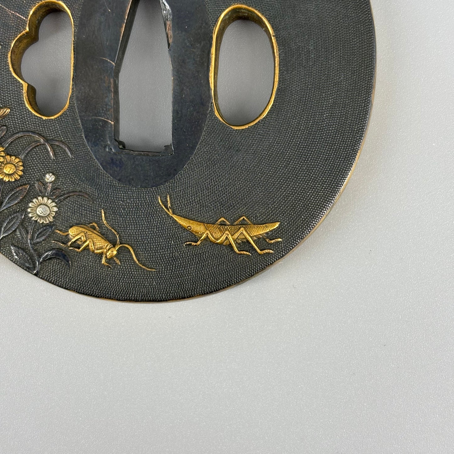 Bird and insect motif sword fittings