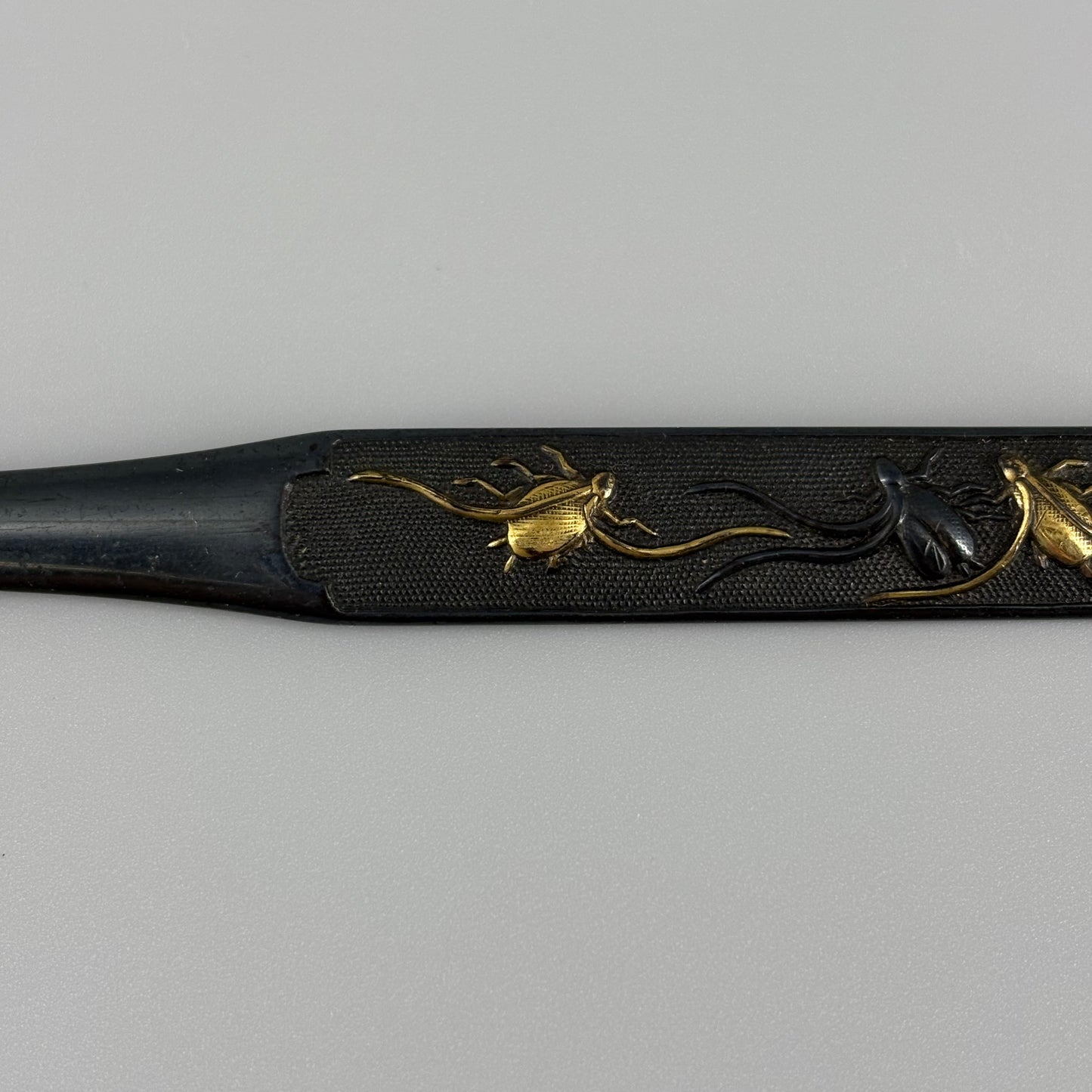 Bird and insect motif sword fittings