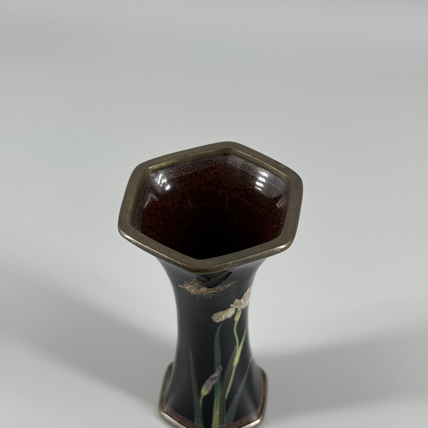 七宝金銀植線花蝶文六角瓶