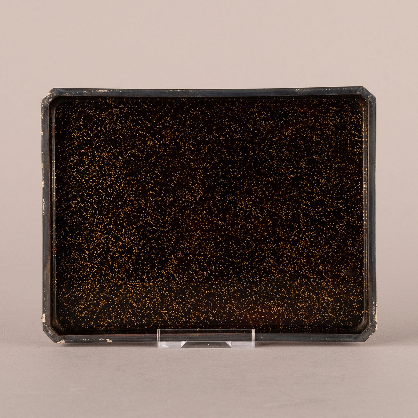 Box with seasonal floral design and lacquerware (silver border)