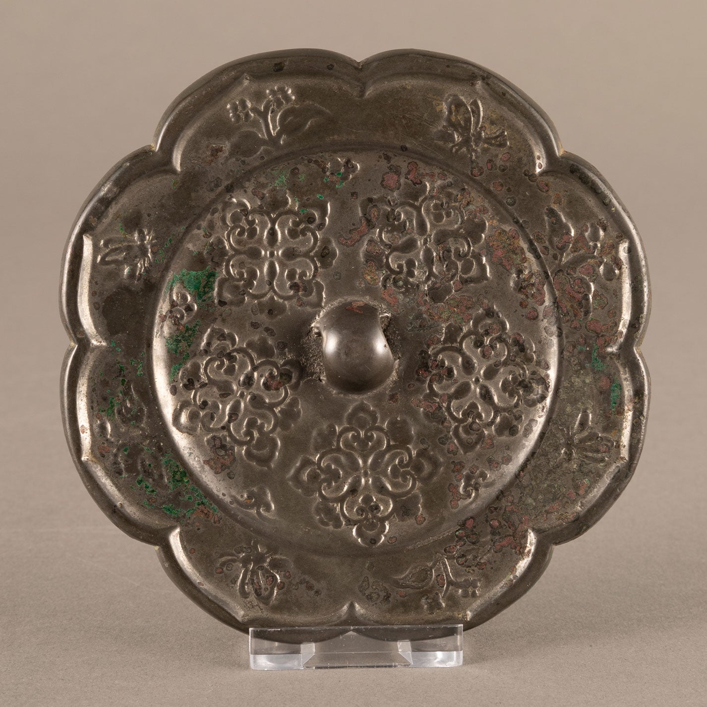 Hollyhock-shaped arabesque pattern bronze mirror