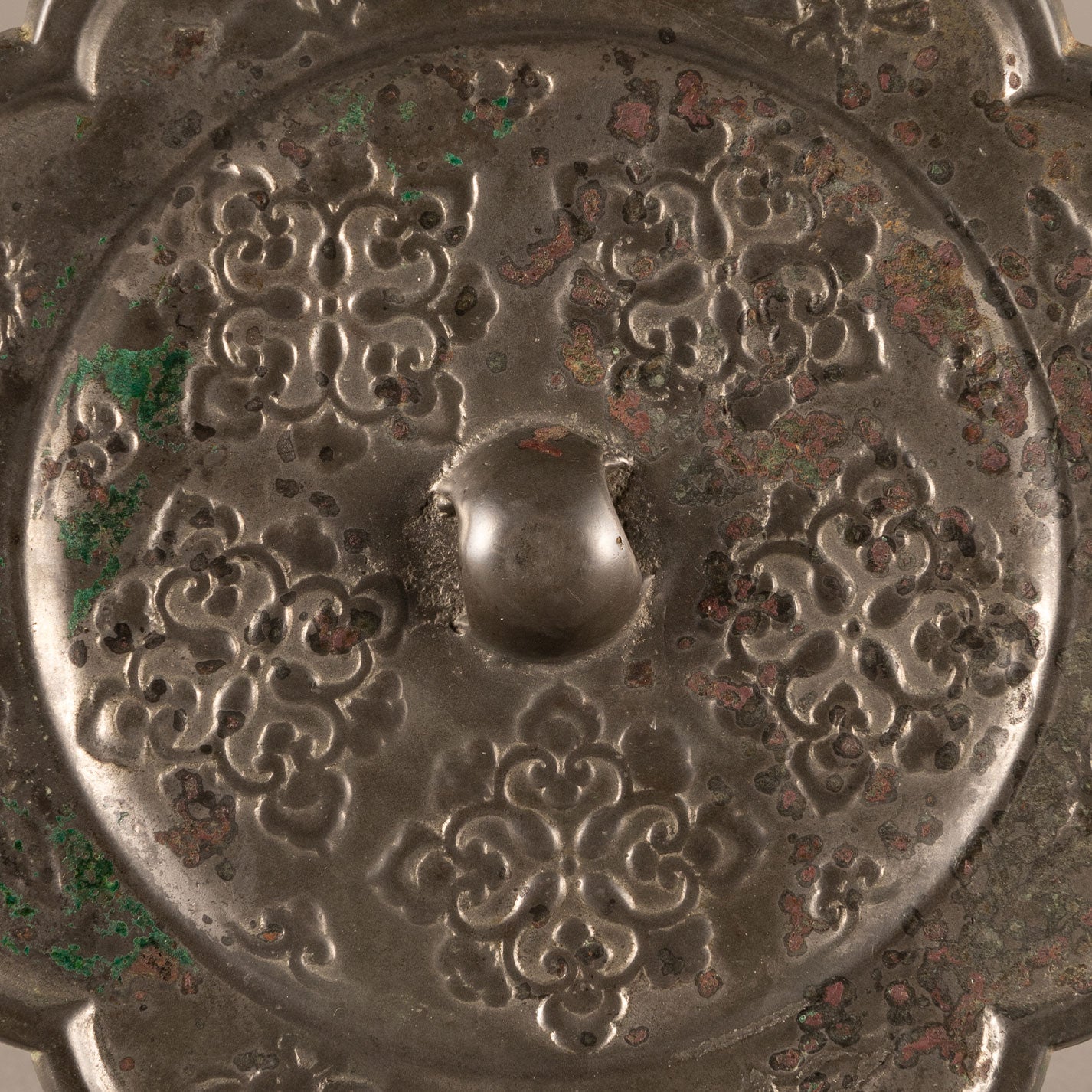 Hollyhock-shaped arabesque pattern bronze mirror