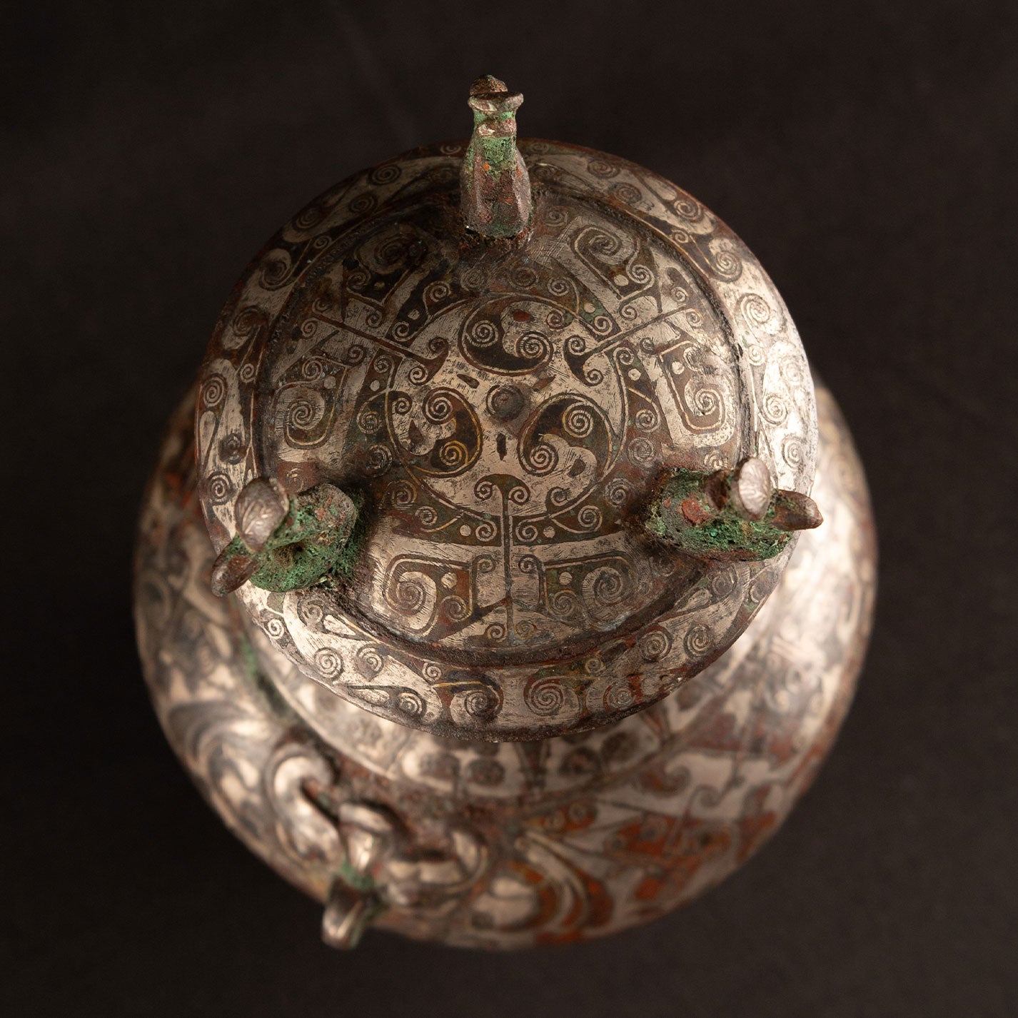 Copper-inlaid silver jar with a beast's face