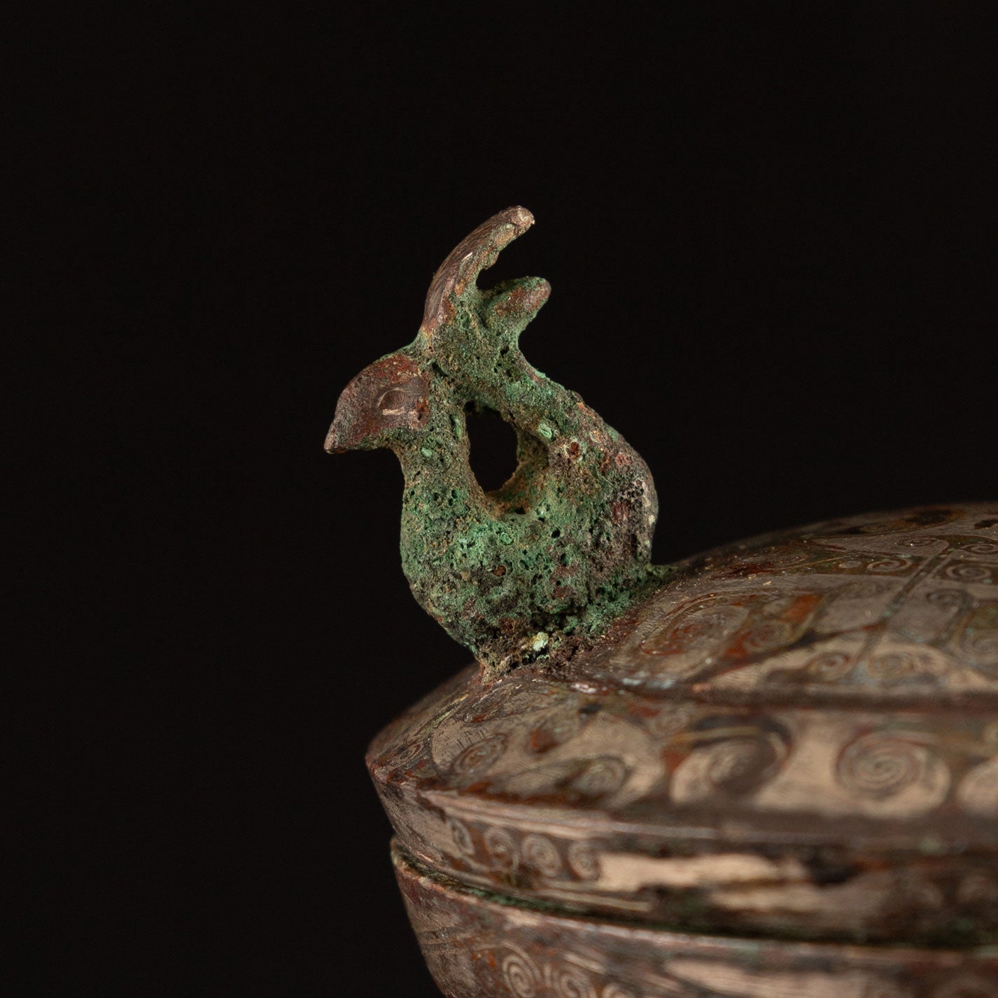 Copper-inlaid silver jar with a beast's face