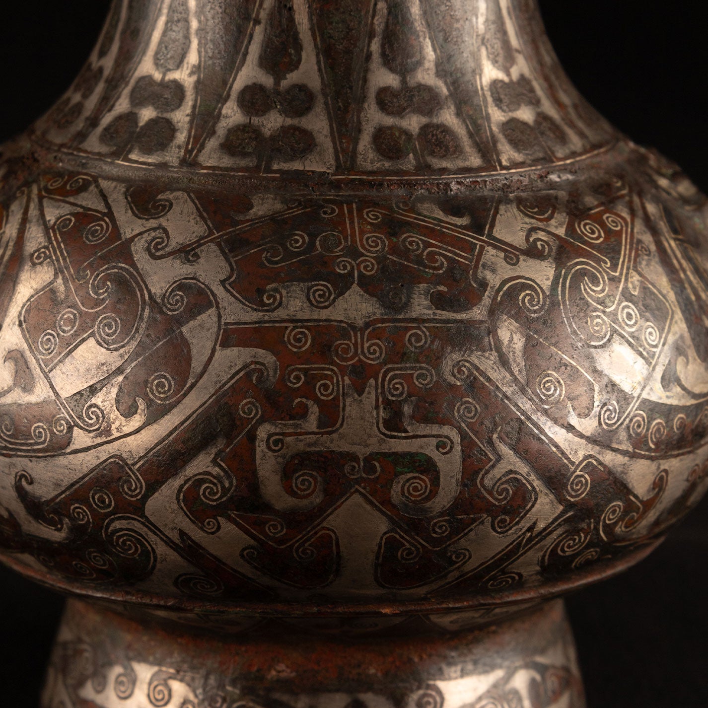 Copper-inlaid silver jar with a beast's face