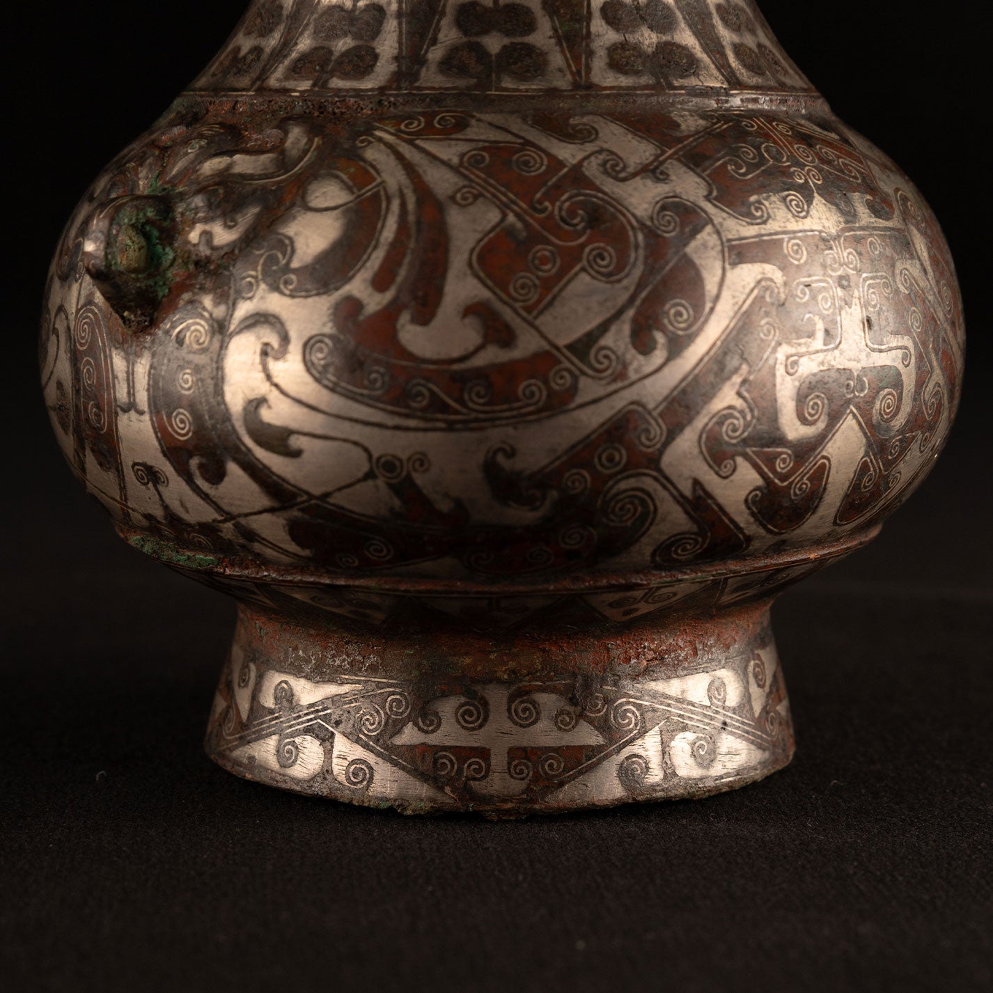 Copper-inlaid silver jar with a beast's face