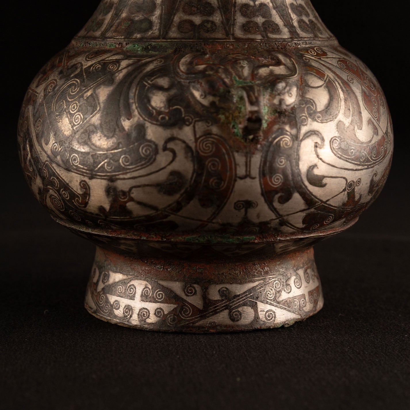 Copper-inlaid silver jar with a beast's face