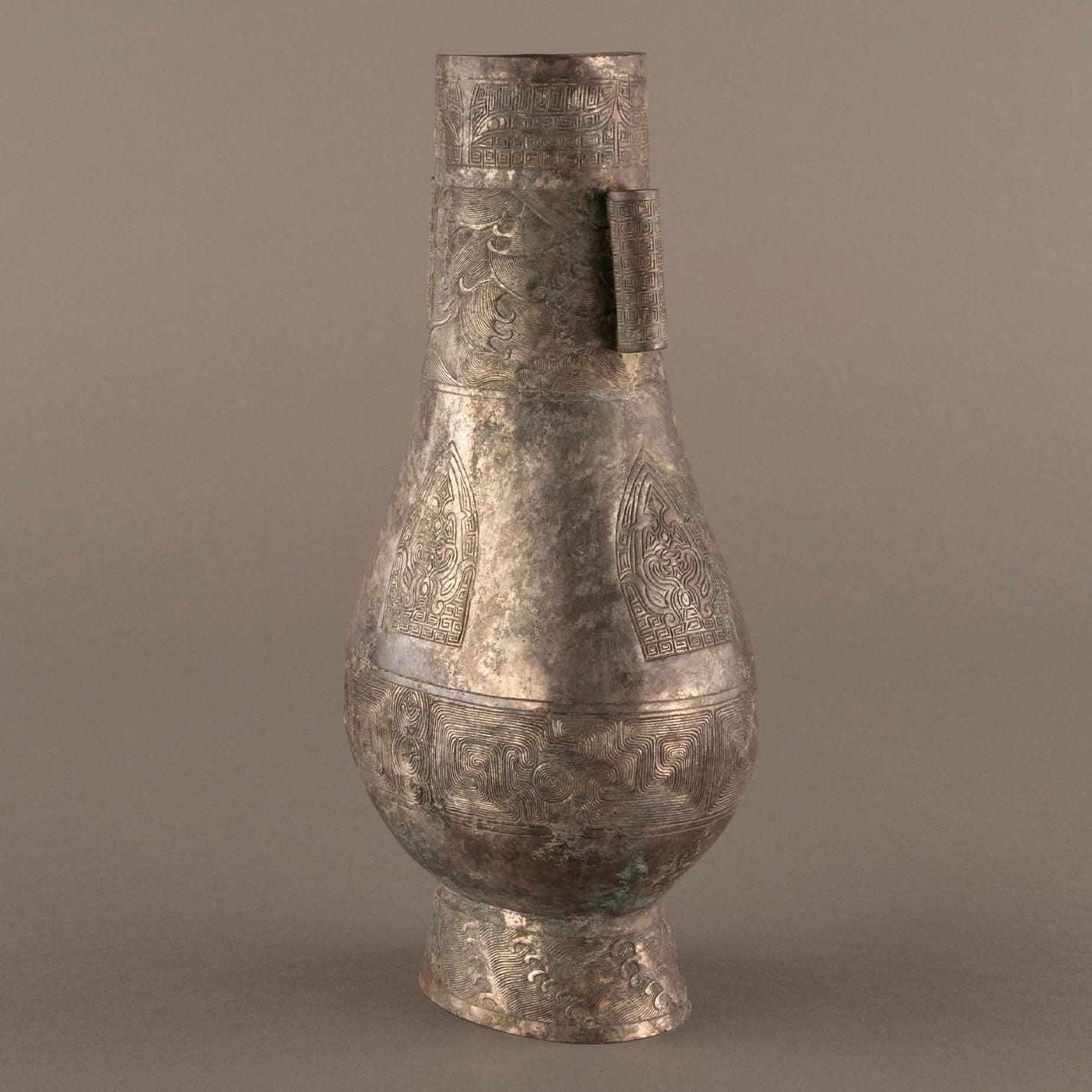 Silver Seawater Basho Ear Bottle