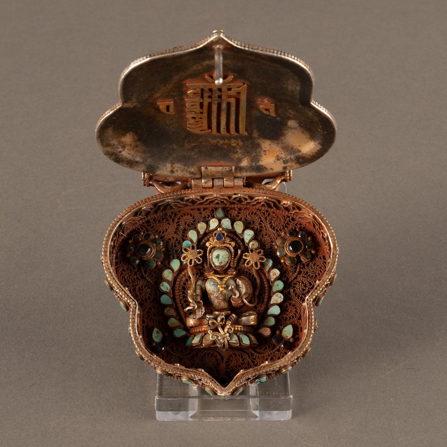 The Secret of Esoteric Buddhism, Green Pine Stone and Silver Box