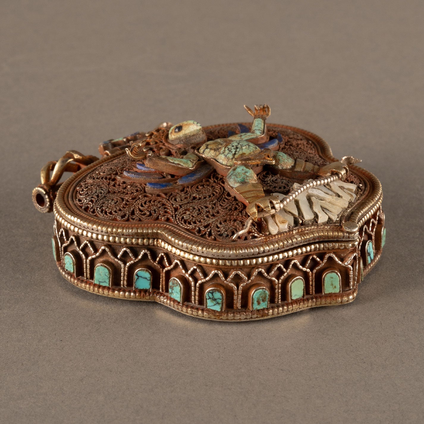 The Secret of Esoteric Buddhism, Green Pine Stone and Silver Box
