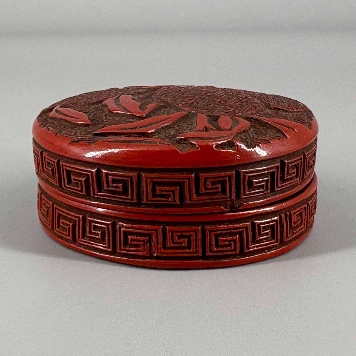 Carved red licorice leaf pattern incense box