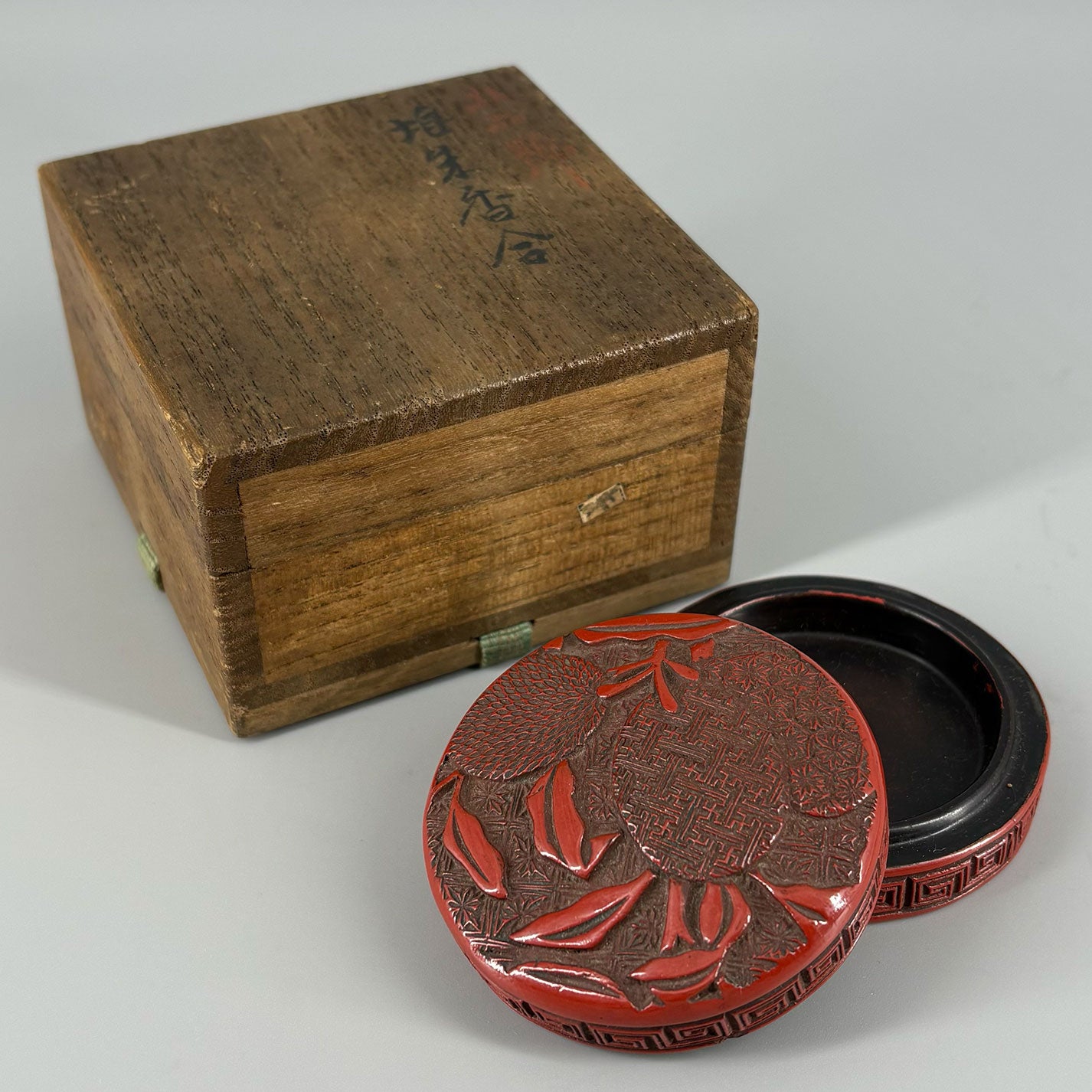 Carved red licorice leaf pattern incense box