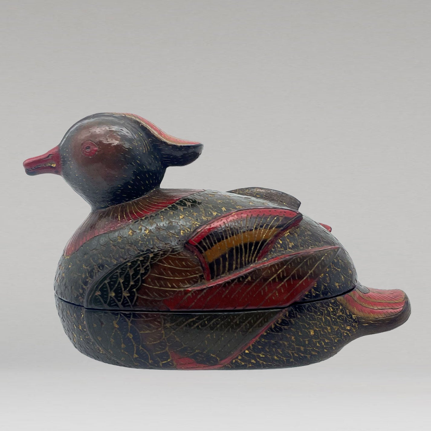 Wooden lacquered mandarin duck box with lid