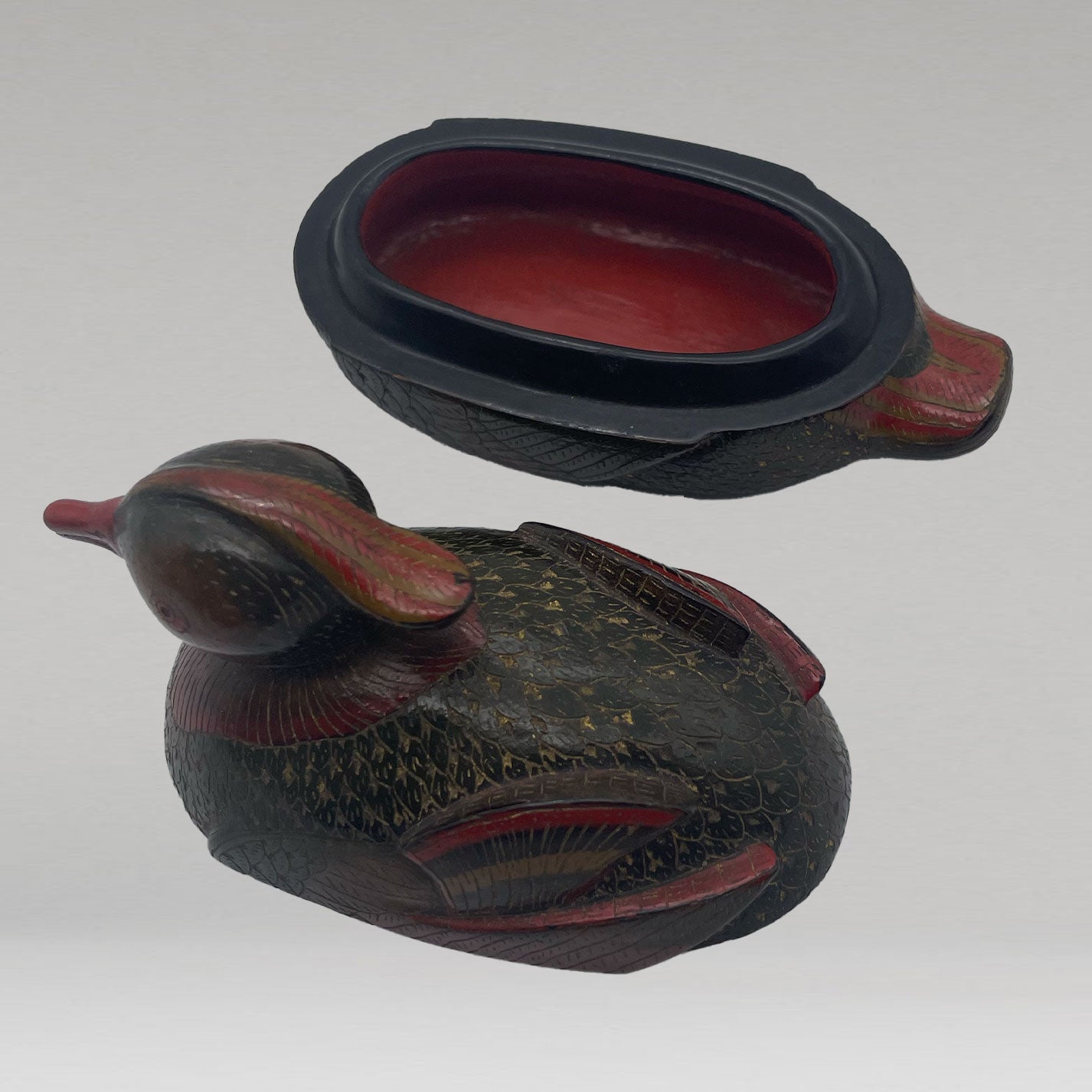Wooden lacquered mandarin duck box with lid
