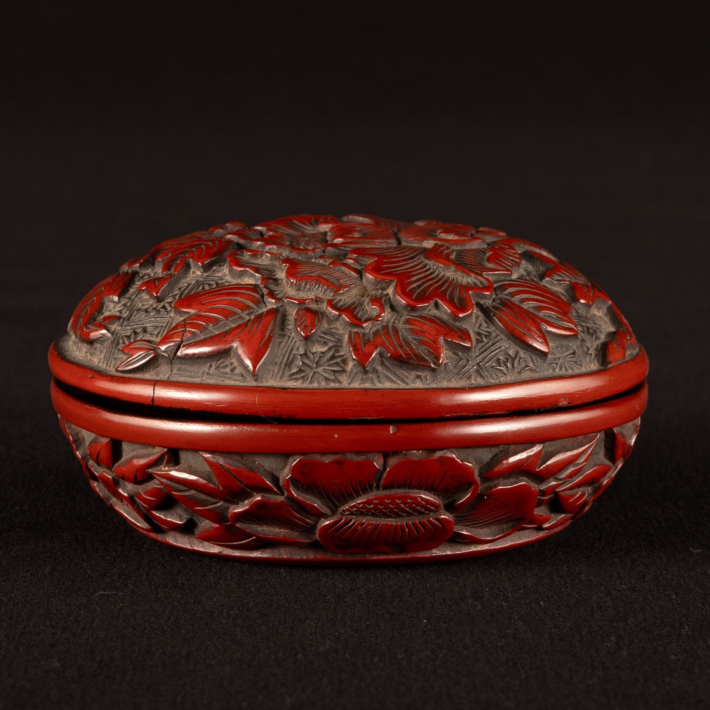 Incense box with red peony motif