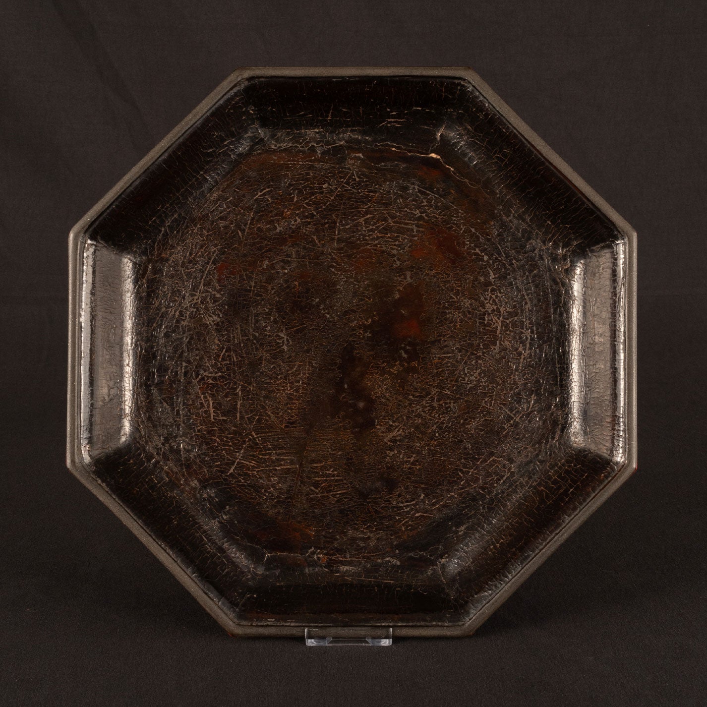 Colored lacquer octagonal tray