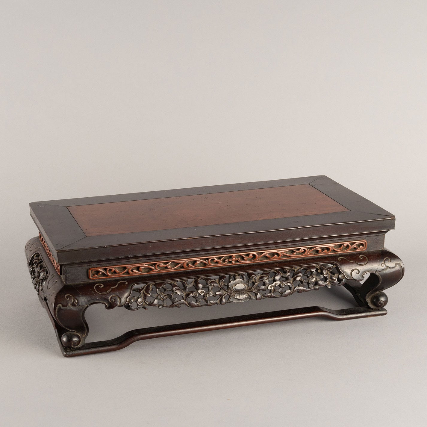 Karaki tea table